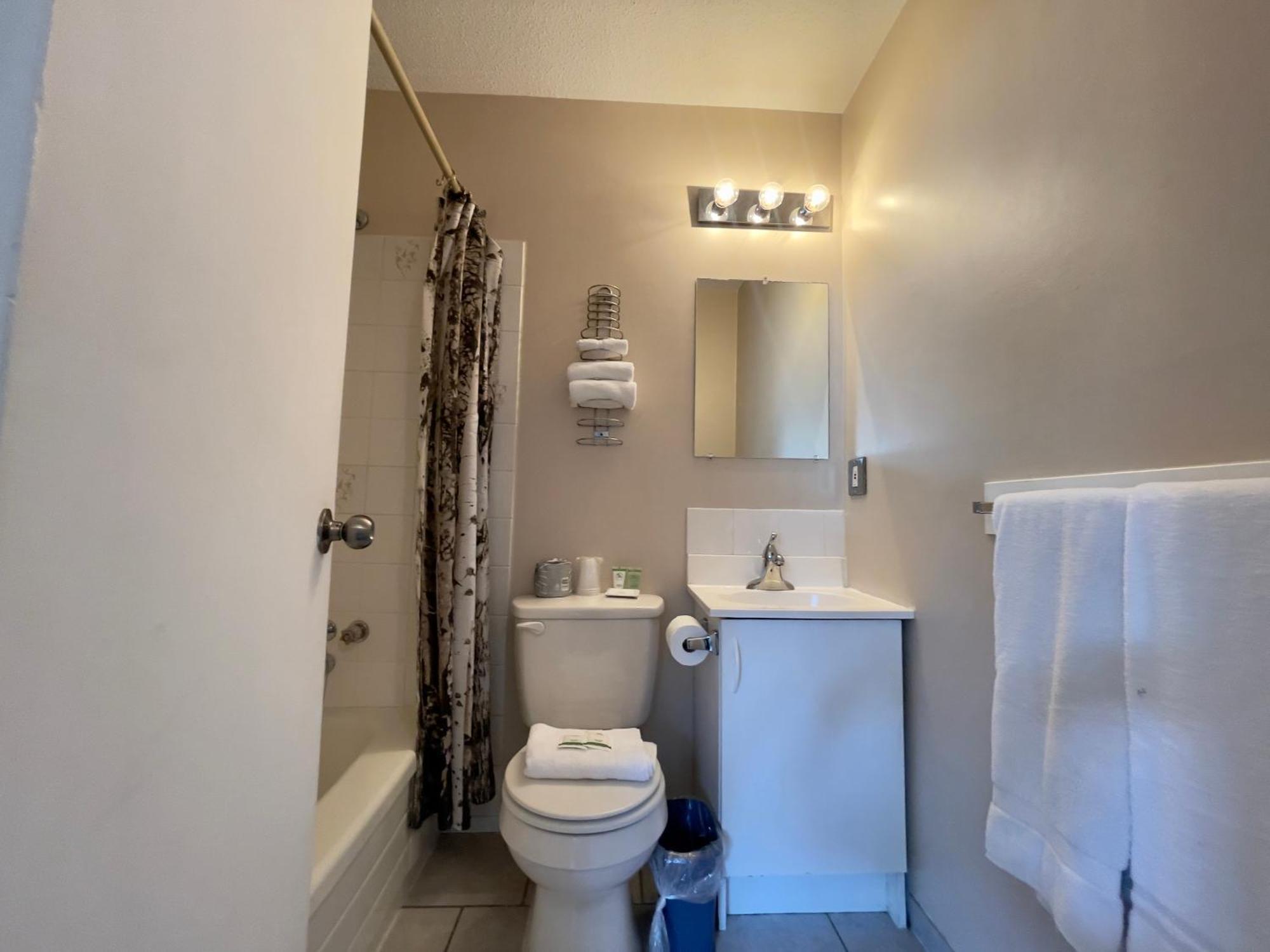 Departure Bay Motel ナナイモ エクステリア 写真