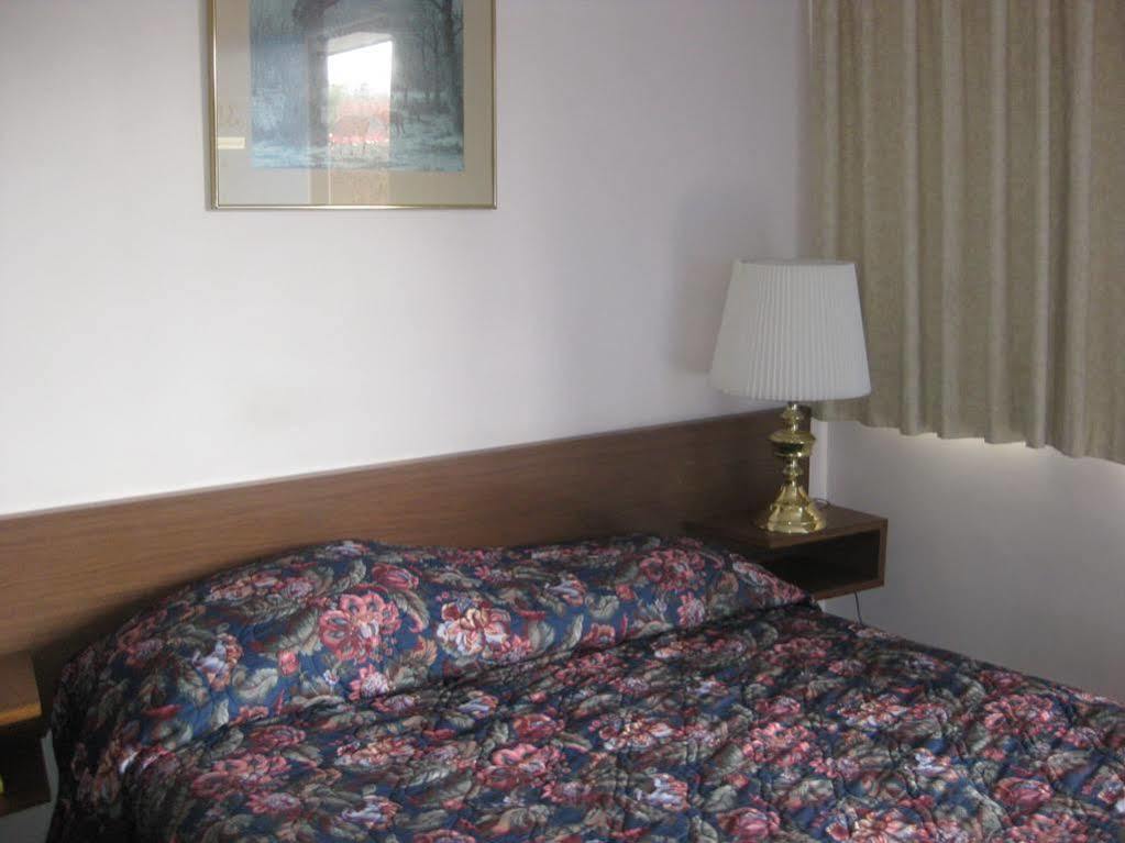 Departure Bay Motel ナナイモ エクステリア 写真